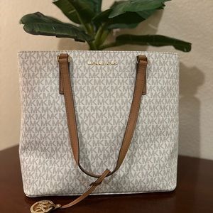 Brand new Michael Kors purse 👜